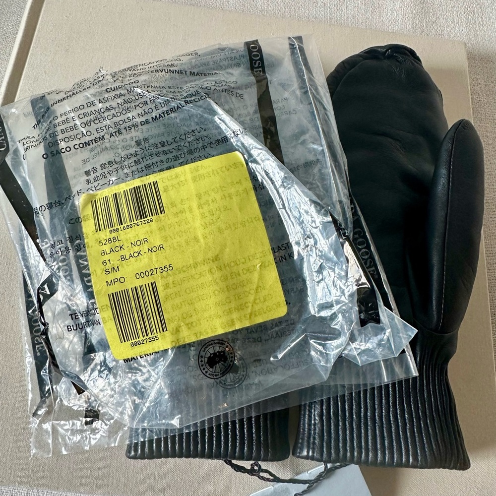 Canada Goose Black Leather Gloves